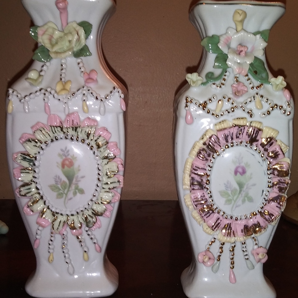 2 beautiful porcelain flower vases medium.